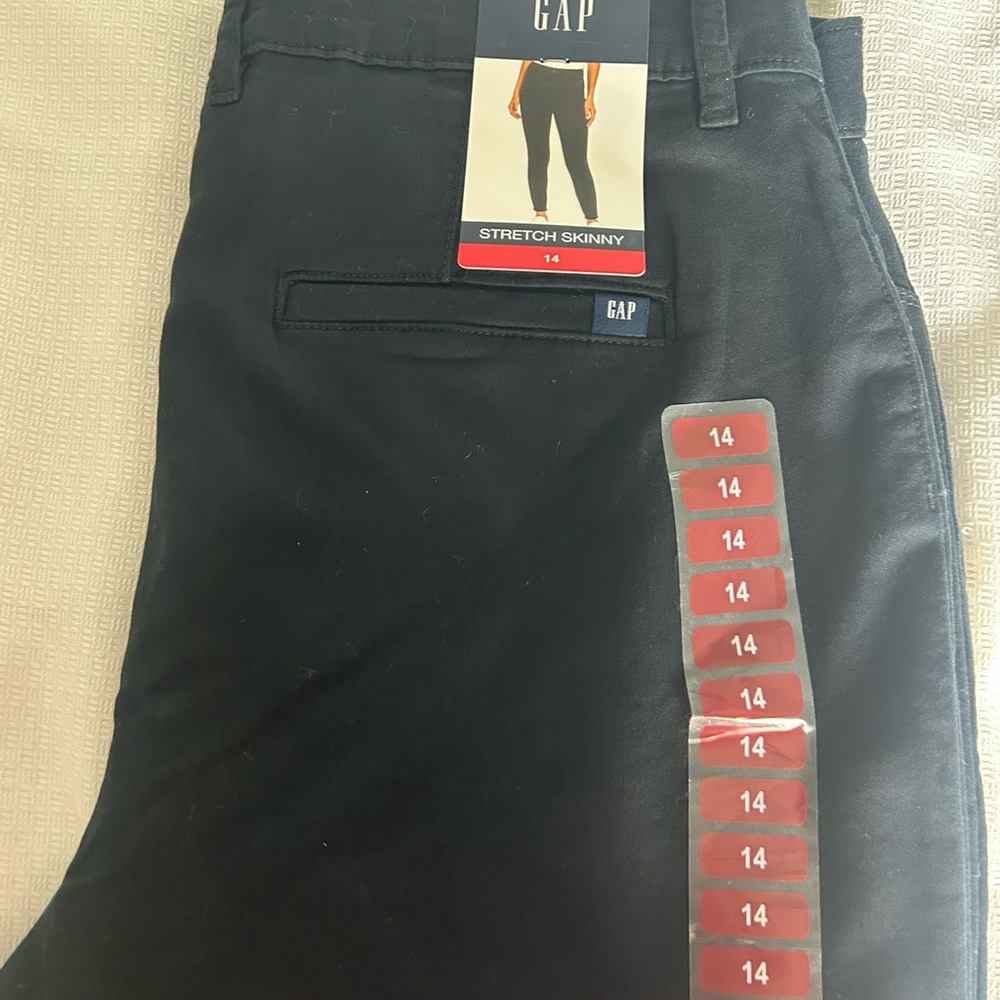 GAP Stretch Skinny Pants in Black - Women
